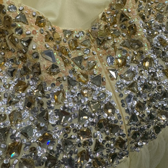 Adorable party/grad dress - Picture 9 of 9